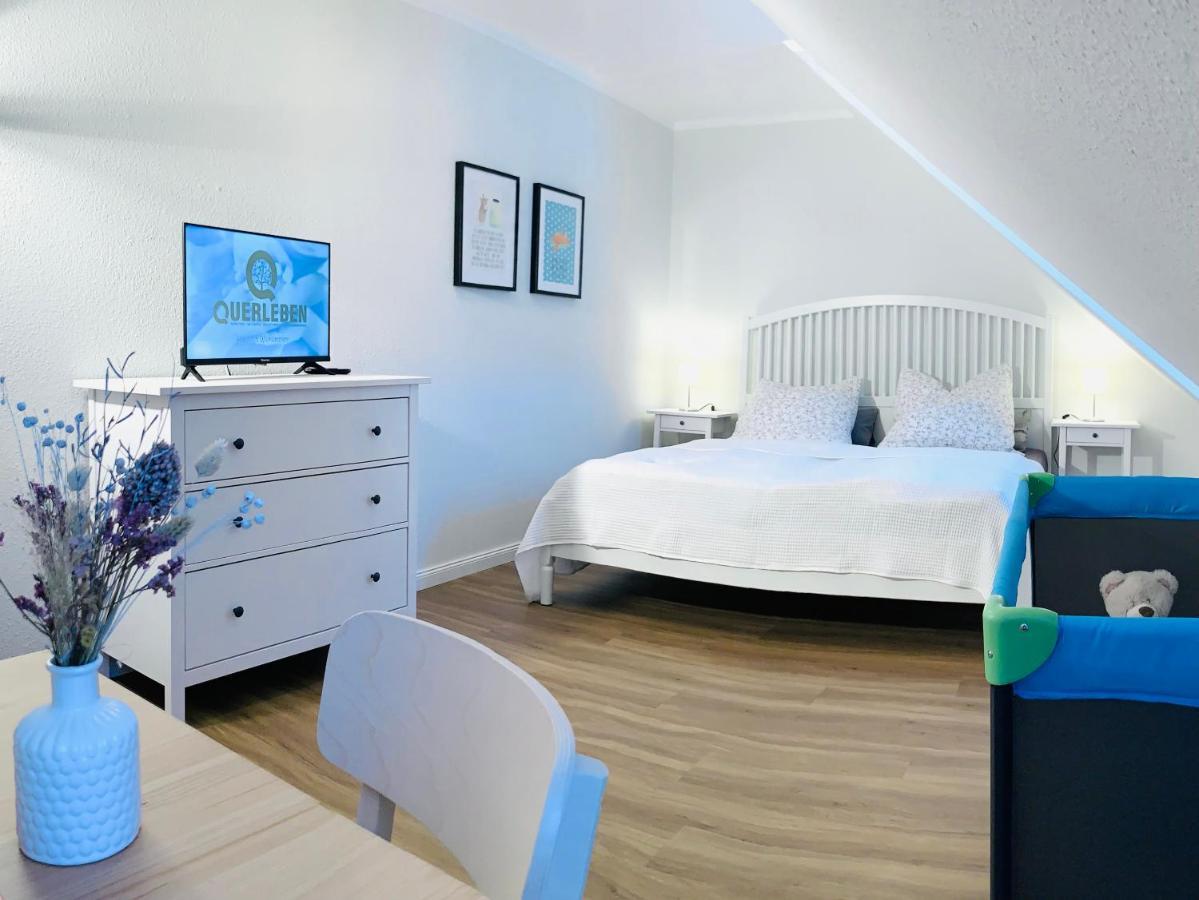 Ferienapartments Querleben Миров Екстериор снимка
