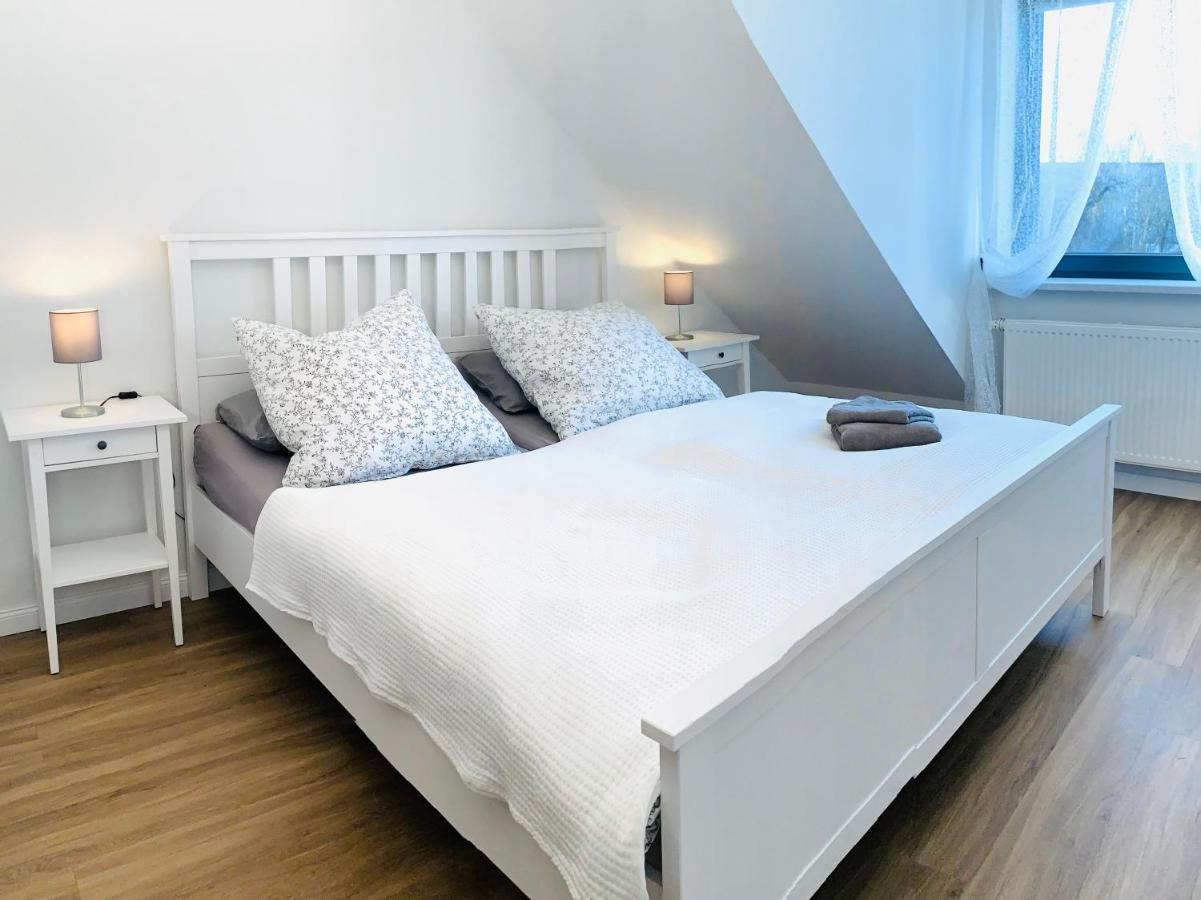 Ferienapartments Querleben Миров Екстериор снимка